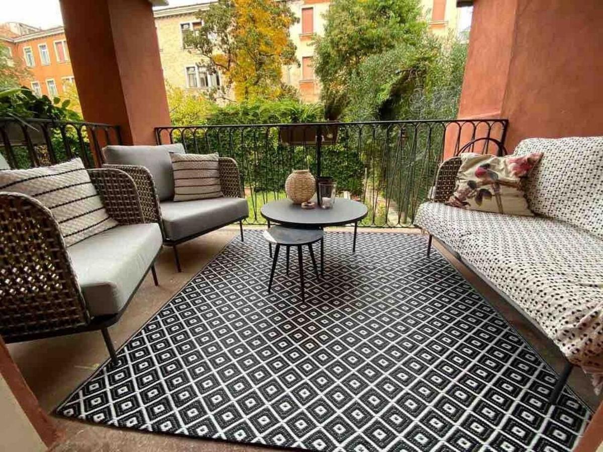 Vibes - Terrace In *